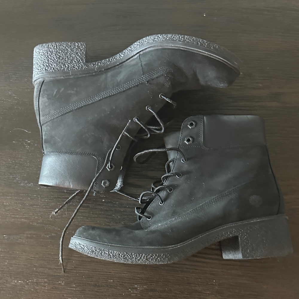 Timberland Women's Black Lace-Up Heeled Winter Boots